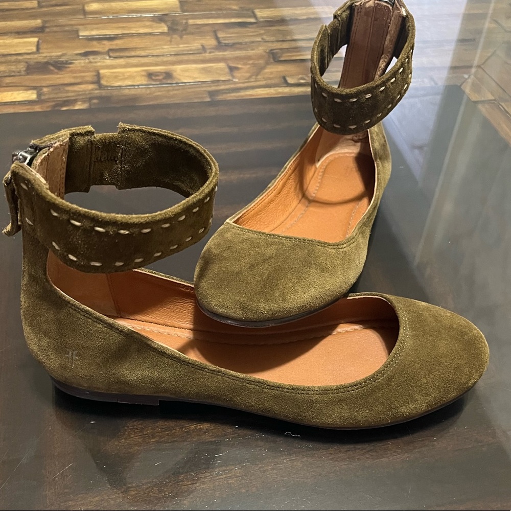 - Frye Carson Green Olive Ankle Strap Ballet Flats Size 9.5